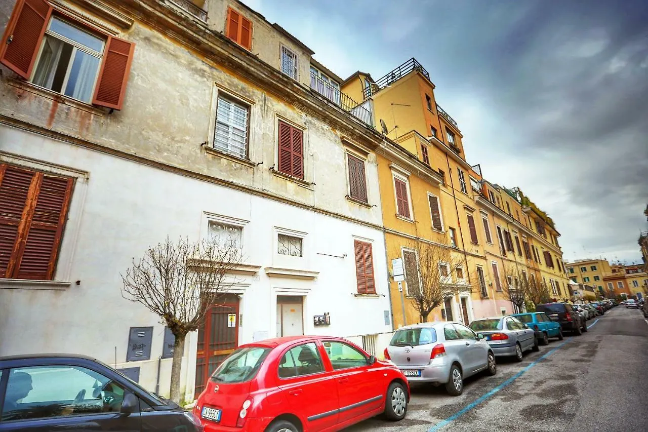 Gordon'S Apartment Roma Italia